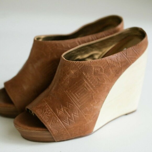 Cynthia Vincent Brown Leather Embossed Wedge slide - Picture 5 of 9